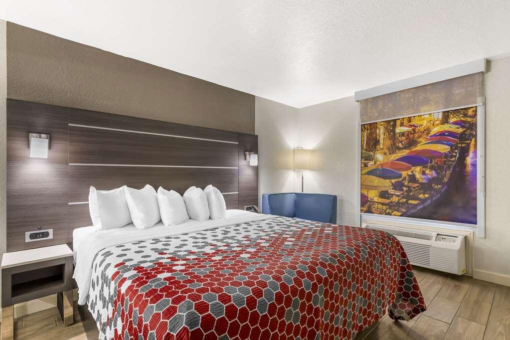 Econo Lodge Inn & Suites Near Lackland Afb Сан-Антонио Номер фото