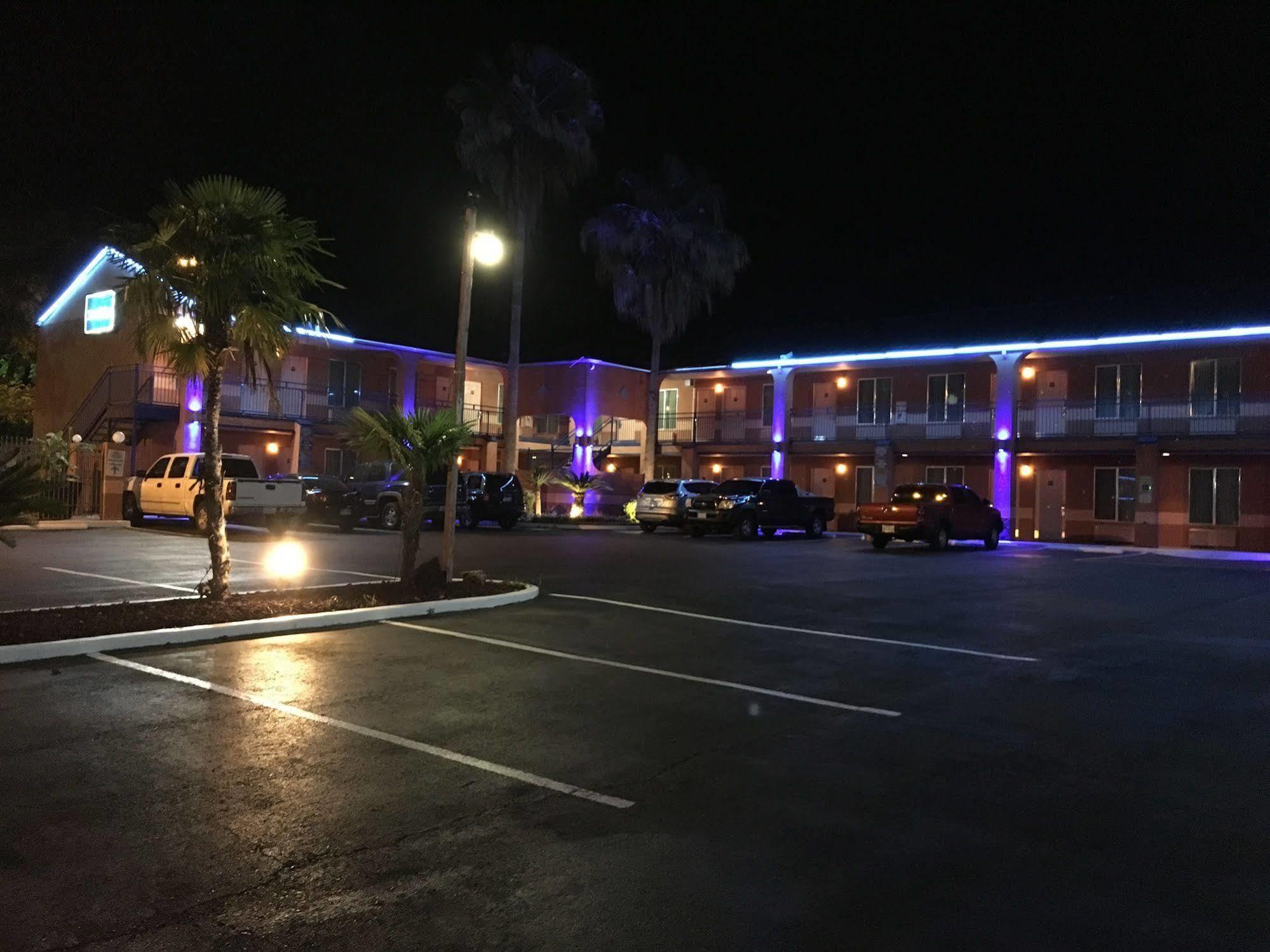 Econo Lodge Inn & Suites Near Lackland Afb Сан-Антонио Экстерьер фото